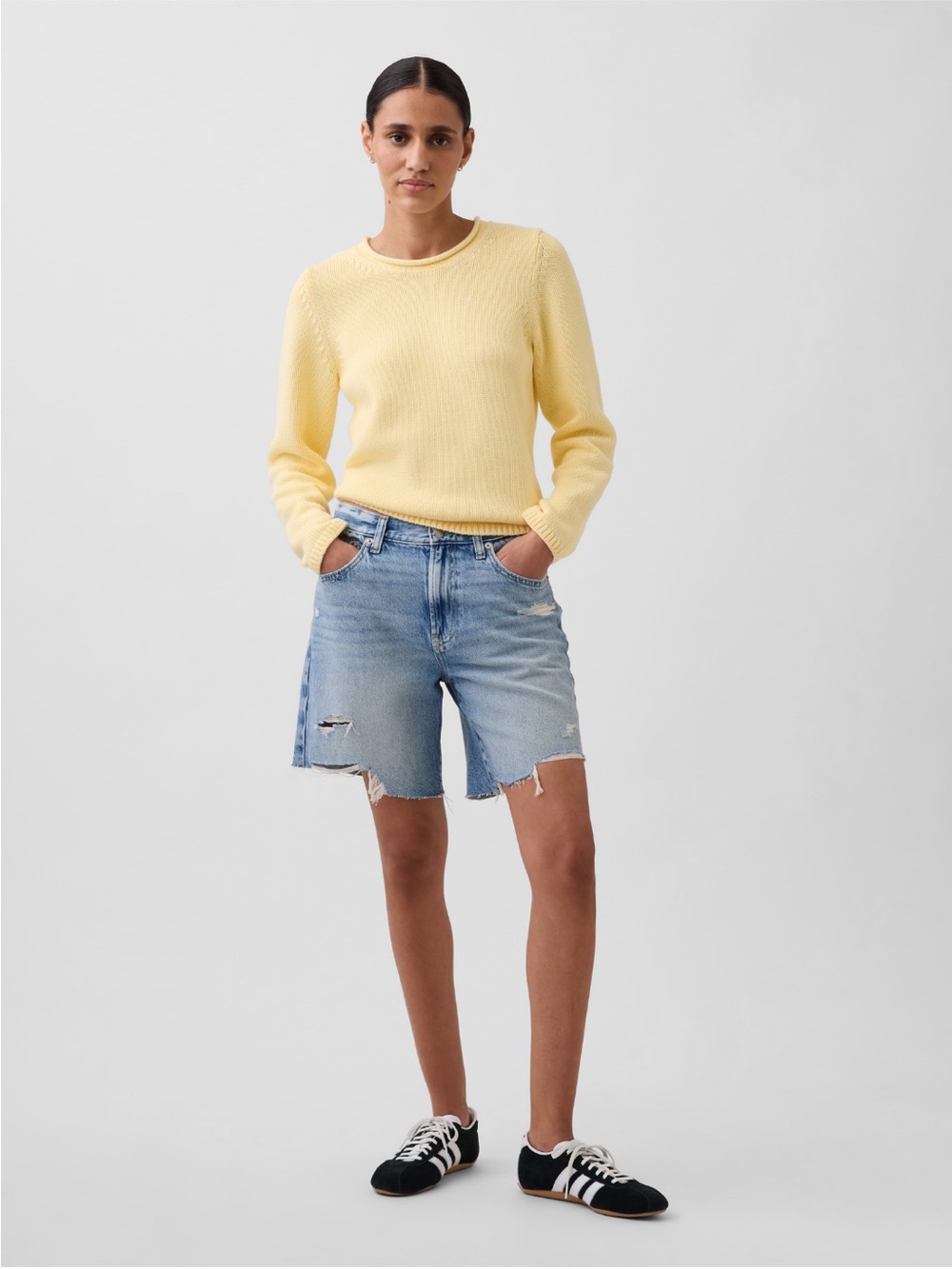 NWT Gap Light Blue Distressed Denim Bermuda Shorts 26 2R